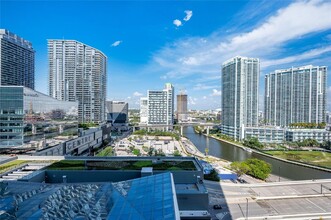 68 SE 6th St, Unit 1510 in Miami, FL - Building Photo - Building Photo