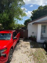 1442 NW 73rd St in Miami, FL - Building Photo