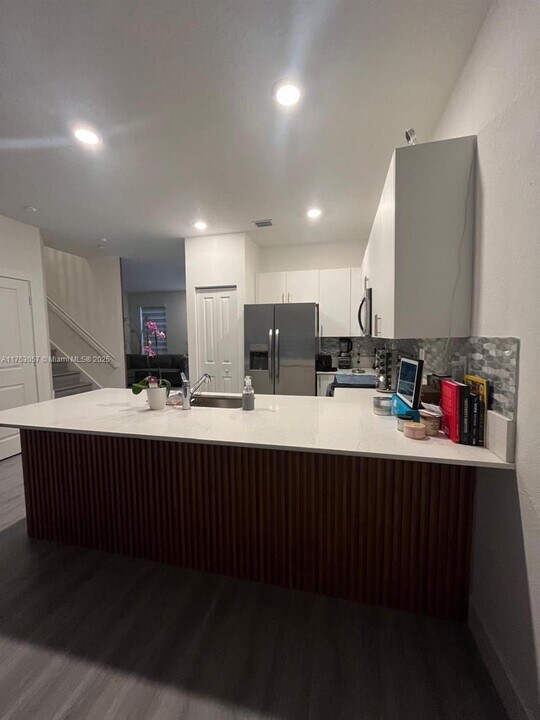 20464 NW 6th Pl in Miami, FL - Building Photo