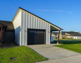 7917 N Mocha Lp in Coeur d'Alene, ID - Building Photo - Building Photo