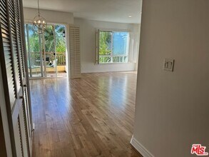 320 S Willaman Dr in Los Angeles, CA - Building Photo - Building Photo