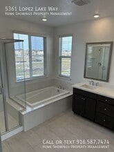 5361 Lopez Lk Wy in Sacramento, CA - Foto de edificio - Building Photo