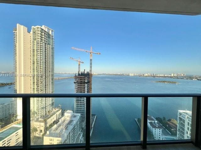 460 NE 28th St, Unit 3203 in Miami, FL - Foto de edificio - Building Photo