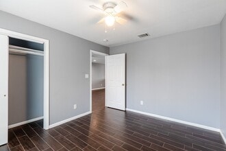 7810 Peachtree St in Houston, TX - Building Photo - Building Photo