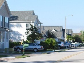 353 Leawood Cir in Naples, FL - Building Photo - Building Photo