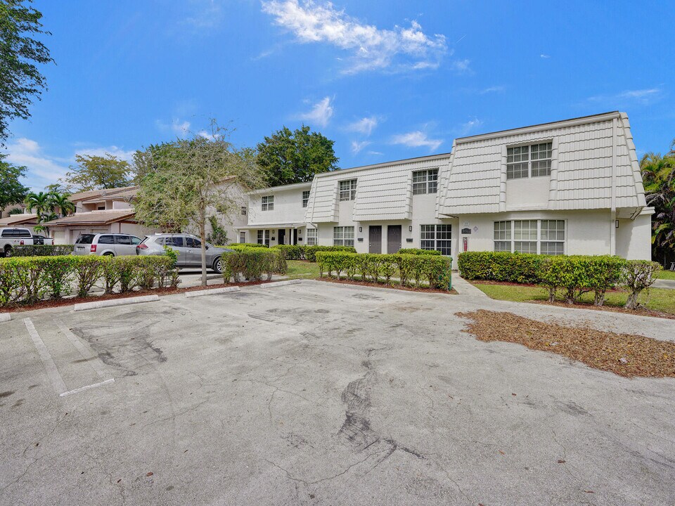 8503 NW 35th Ct in Coral Springs, FL - Building Photo