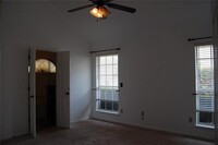 1220 Falcon Trail in Bedford, TX - Foto de edificio - Building Photo