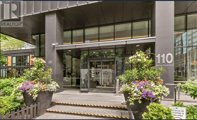 110 Charles St E in Toronto, ON - Building Photo - Building Photo