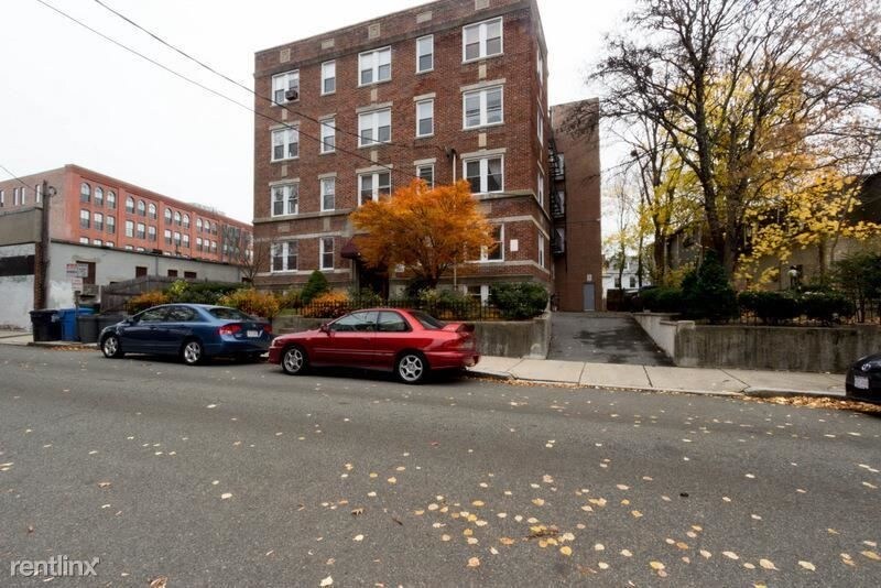4 Cogswell Ave-Unit -Apt 6 in Cambridge, MA - Building Photo