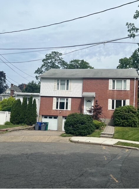 15 Glazer Rd in Newton, MA - Building Photo