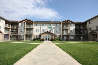 Lonsdale Court in Red Deer, AB - Building Photo - Building Photo