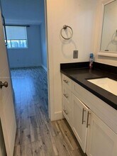 2851 Leonard Dr, Unit J505 in Aventura, FL - Building Photo - Building Photo