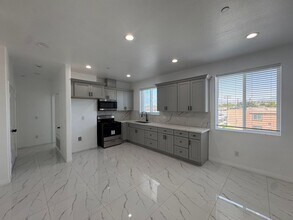 Newport Fontana in Fontana, CA - Building Photo - Building Photo