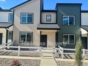 3956 Pinnacles Ct in Evans, CO - Building Photo - Building Photo