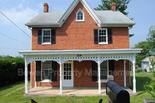 214 S Main St in Boonsboro, MD - Building Photo