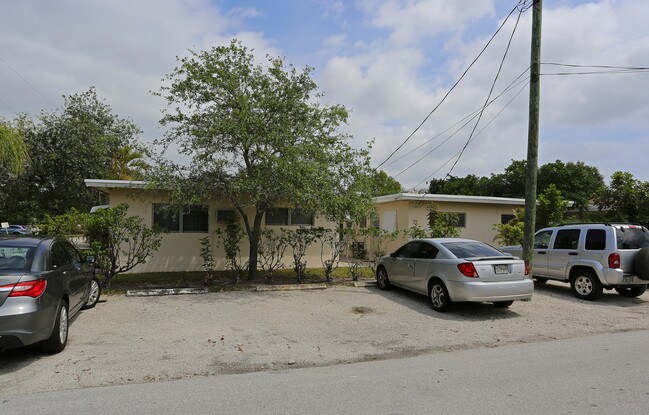 1513 NE 32nd St in Oakland Park, FL - Building Photo - Building Photo