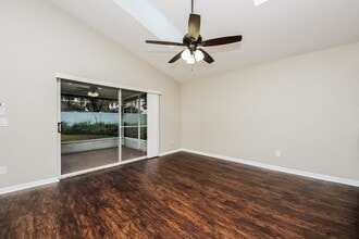 1820 Greenbrook Ct in Oviedo, FL - Foto de edificio - Building Photo