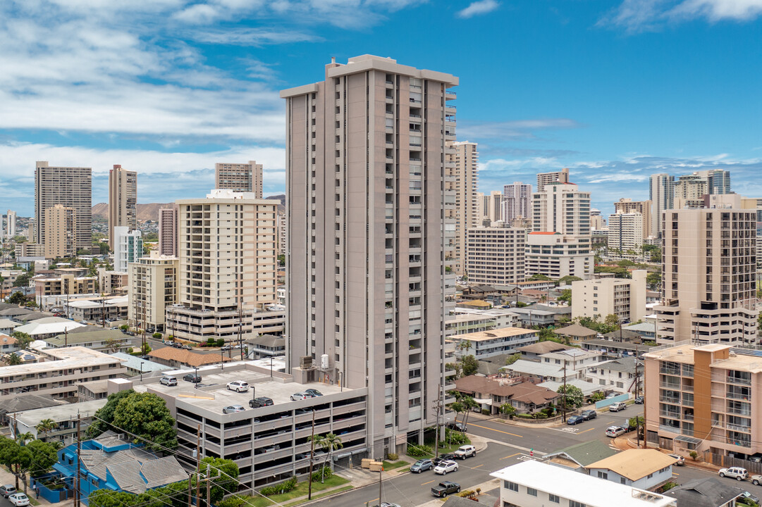 Twenty One Hundred in Honolulu, HI - Building Photo