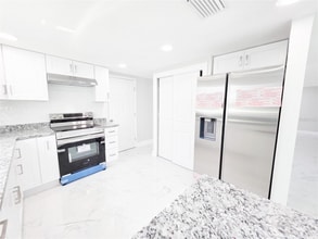 7740 Sagebrush Dr in Port Richey, FL - Foto de edificio - Building Photo