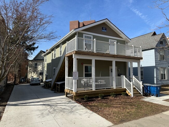 1214 Washtenaw Ct
