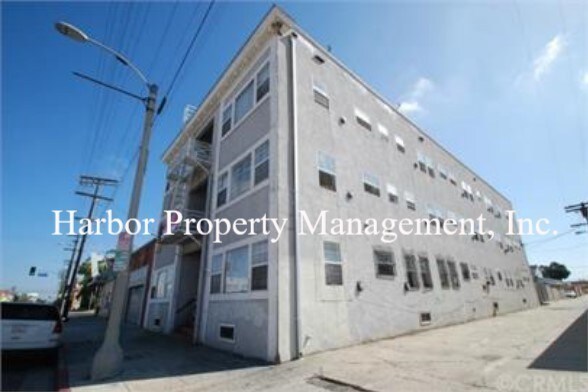 1318 S Pacific Ave in Los Angeles, CA - Building Photo
