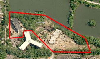 Medinah on the Lake in Bloomingdale, IL - Building Photo