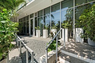 1 Collins Ave in Miami Beach, FL - Building Photo