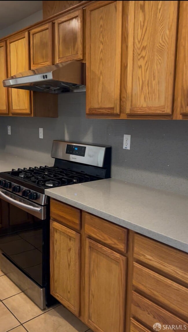 6 Addison Ct in Pittsburg, CA - Building Photo - Building Photo