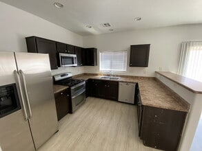 1972 Joyful St in Las Vegas, NV - Building Photo - Building Photo