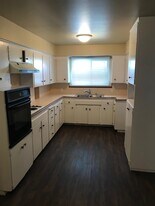 445 W San Gabriel Ave in Clovis, CA - Building Photo