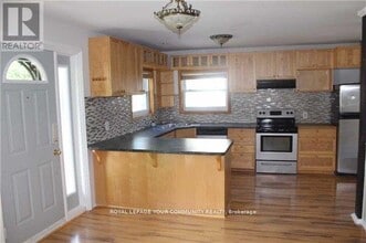 303 Kenwood Ave in Georgina, ON - Building Photo - Building Photo