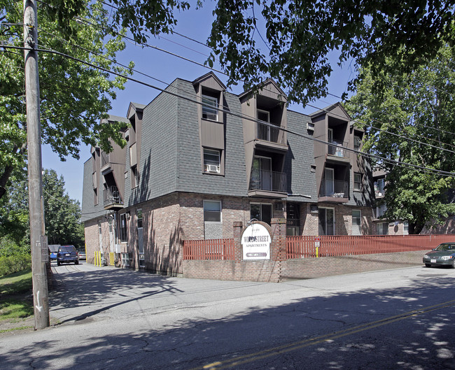 Wood Crest Apartments in Lowell, MA - Foto de edificio - Building Photo