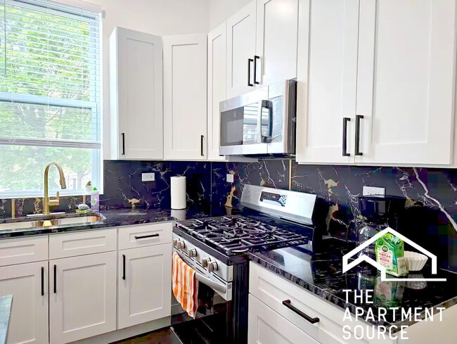 2937 W Jackson Blvd, Unit 1 in Chicago, IL - Building Photo - Building Photo