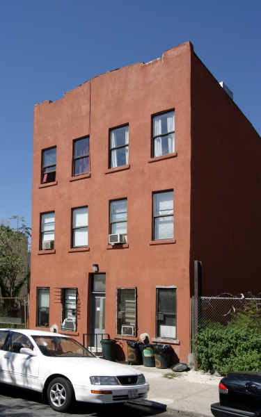 35 Ten Eyck St in Brooklyn, NY - Building Photo