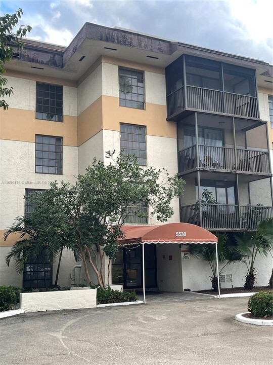 5530 NW 44th St, Unit 116C in Lauderhill, FL - Building Photo