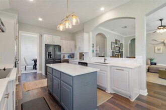 577 Shelf Rock Rd in Driftwood, TX - Building Photo - Building Photo
