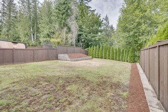 24198 NE 15th Way in Sammamish, WA - Foto de edificio - Building Photo