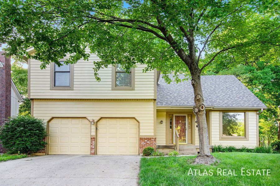 15620 Reeds St in Overland Park, KS - Building Photo