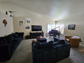 1879 W Colony Pointe Dr in Lehi, UT - Building Photo - Building Photo