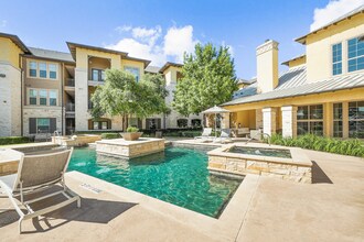 Grand at The Dominion Apartments in San Antonio, TX - Foto de edificio - Building Photo
