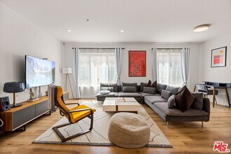 6020 S Seabluff Dr in Los Angeles, CA - Building Photo - Building Photo