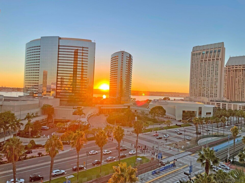 100 N Harbor Dr-Unit -1004 in San Diego, CA - Building Photo