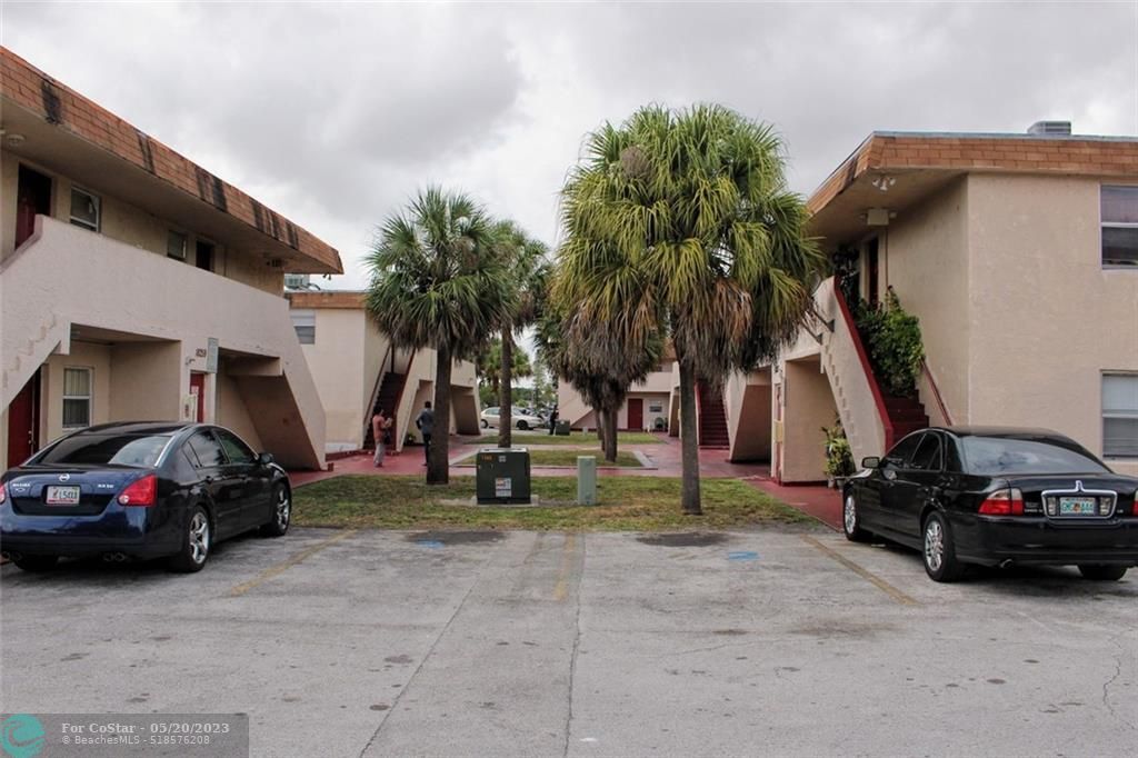 18257 NW 23rd Ave-Unit -4 in Miami Gardens, FL - Building Photo