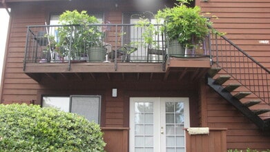 3180 Country Club Dr, Unit #2C in Cameron Park, CA - Building Photo - Building Photo