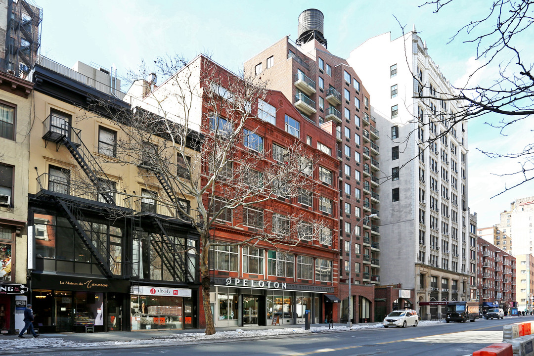 140 W 23RD ST in New York, NY - Building Photo