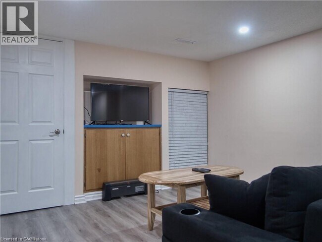 651 Upper Ottawa St in Hamilton, ON - Building Photo - Building Photo