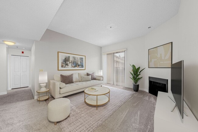 Diplomat Apartments in San Diego, CA - Foto de edificio - Building Photo