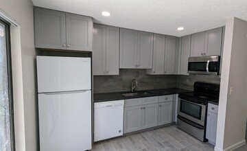9214 E Highland Pines Blvd in Palm Beach Gardens, FL - Foto de edificio - Building Photo