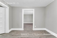 2120 Robin St photo'