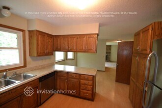 7323 Paulsen Dr in Eden Prairie, MN - Foto de edificio - Building Photo
